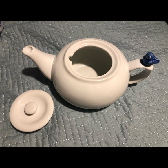 Cordon Bleu white tea pot with blue bird - Picture 3 of 4